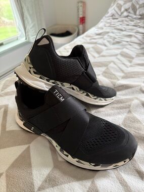 TIEM Spin Shoes with Patterned Midsole